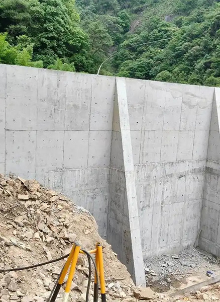 驻马店新蔡县重力式挡土墙